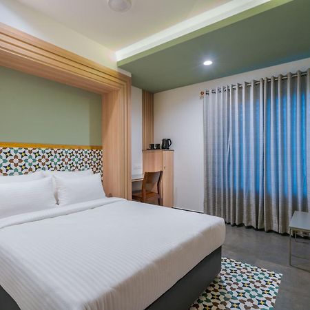 Aryaas Regent Hotel Kochi Exterior foto