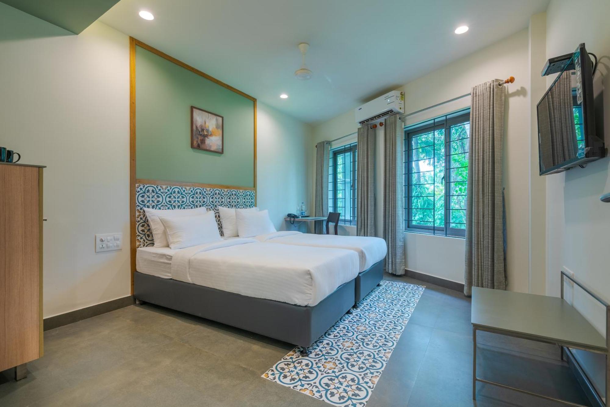 Aryaas Regent Hotel Kochi Exterior foto