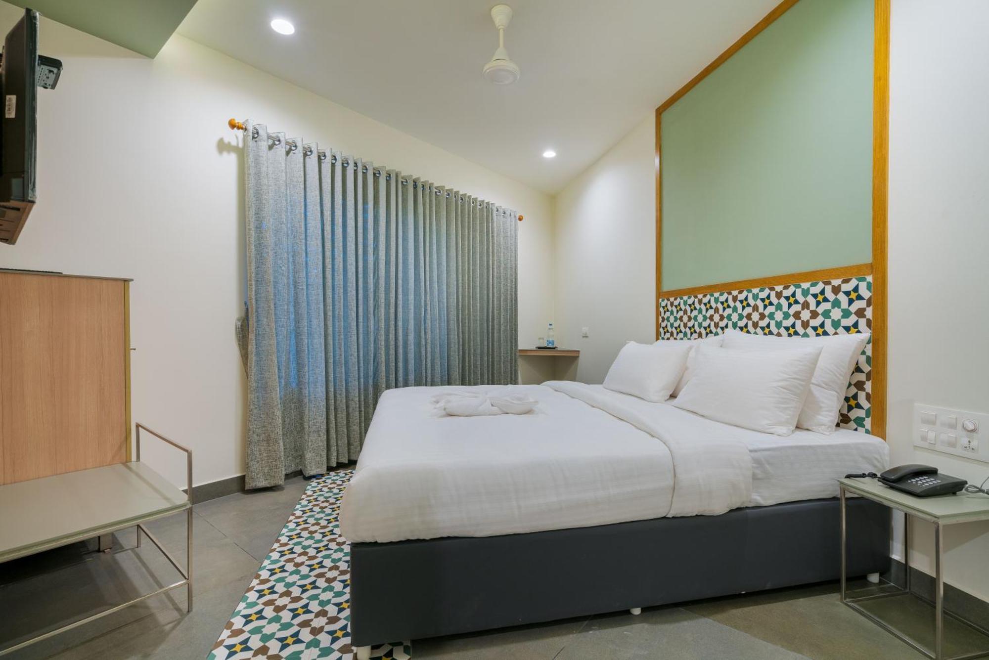 Aryaas Regent Hotel Kochi Exterior foto